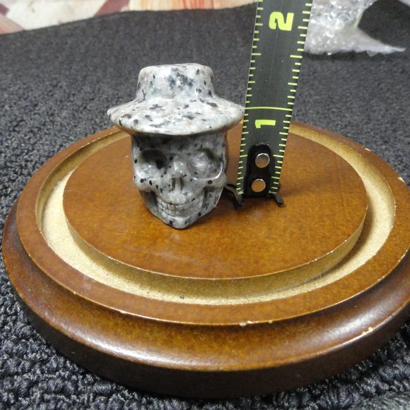 Yooperlite Skull Cowboy Crystal Stone~Black light creepy look~Detailed~NWOT~hand - Picture 6 of 7